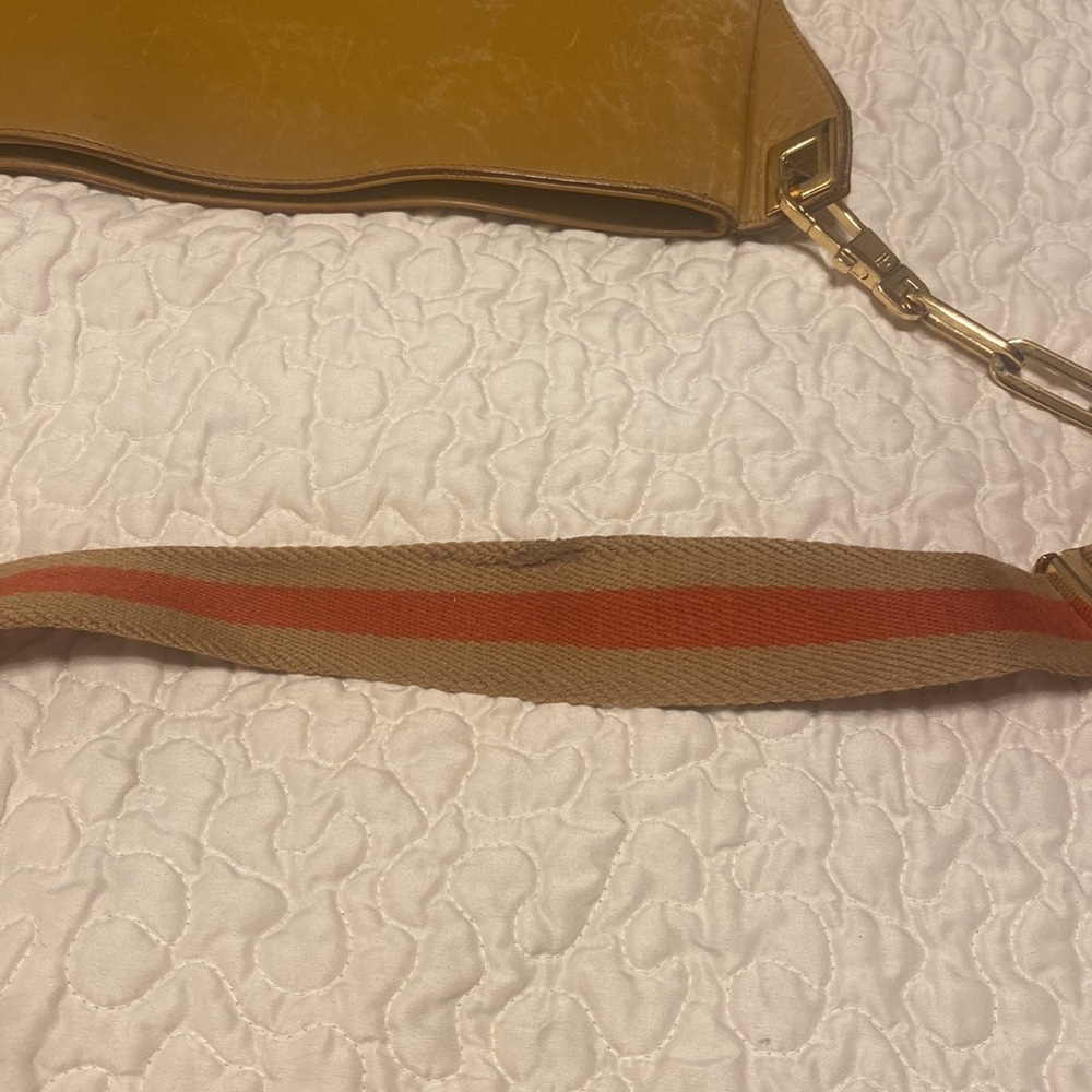 🩷 GUCCI  CROSSBODY RARE! 🩷 - Picture 8 of 16
